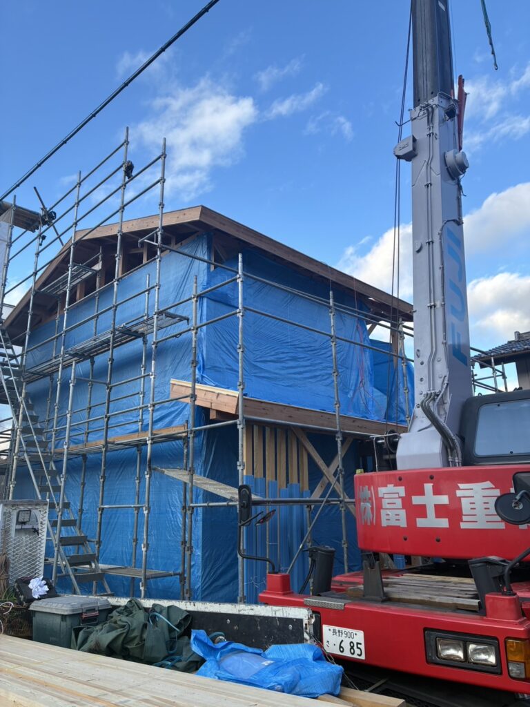 千曲市森にて建て方